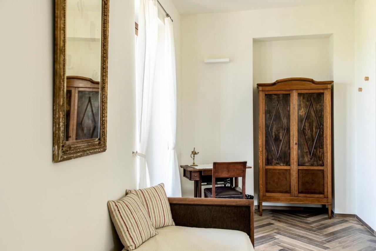 Le Vecchie Persiane - Bed & Breakfast Діано-д'Альба Екстер'єр фото